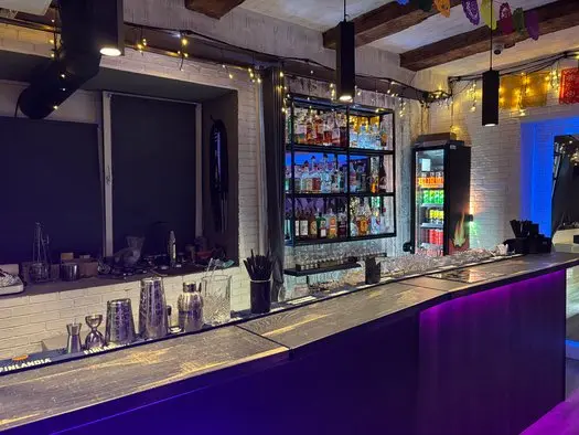 Барная стойка с коллекцией текилы